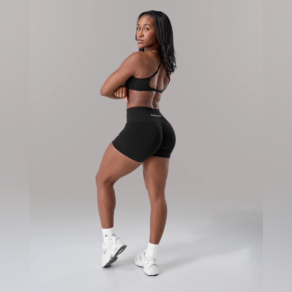 Alphalete Women's Amplify Contour Short 5” Black